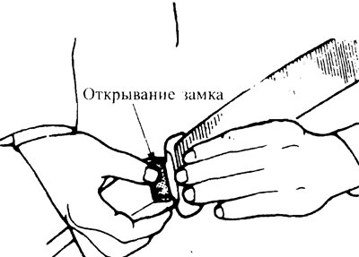 Натяжитель ремня автоматически выбирает слабину ремня и поддерживает его натяжение.