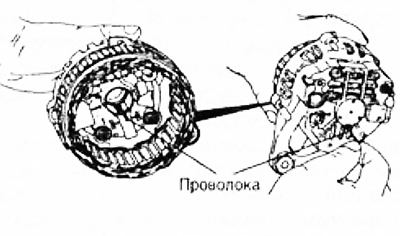 17. С помощью куска проволоки или распрямленной канцелярской скрепки зафиксируйте щетки в…