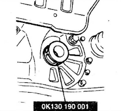 13. Установите специальный держатель полуосевой шестерни дифференциала.