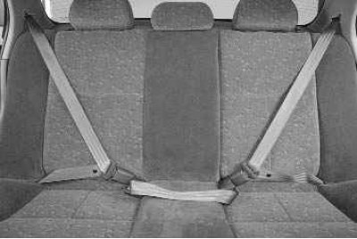 Ремни безопасности на задних сиденьях