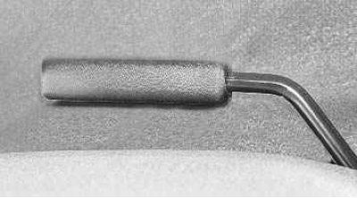 Внимание! Регулируйте положение сиденья водителя только на неподвижном автомобиле. Если при попытке…