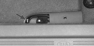 Замок крышки багажника может быть разблокирован как с помощью дистанционного тросового привода, так…