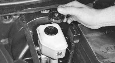 Внимание! Постепенное понижение уровня тормозной жидкости при отсутствии утечек, скорее всего,…