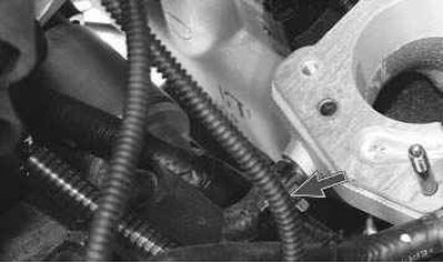 32. ...и отсоедините шланг.