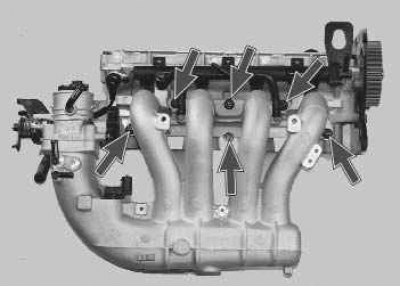 33. Аналогичным способом отсоедините шланг от штуцера на ресивере.