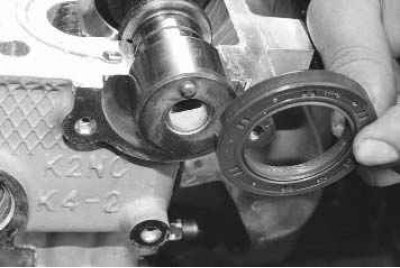 10. ...и снимите корпус.