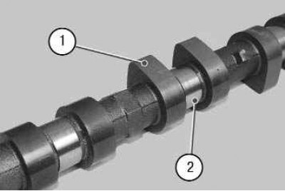 14. ...и на головке блока цилиндров. Если поверхность подшипников чрезмерно повреждена, замените…