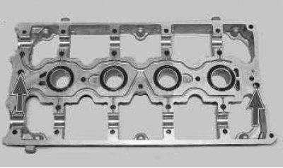 24. Установите корпус подшипников распределительных валов и затяните болты его крепления моментом…