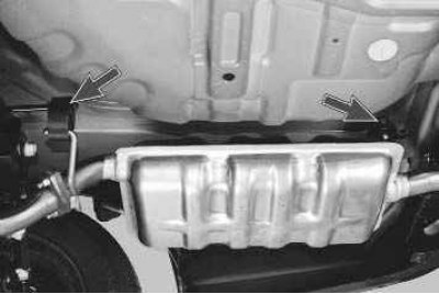 5. Аналогичным способом замените правую подушку дополнительного глушителя...