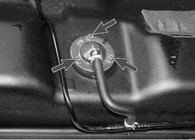 19. ...и отсоедините шланг от штуцера.