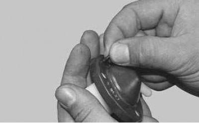 Примечание. Так выглядит клапан системы улавливания паров топлива: 1 – уплотнительная прокладка; 2…