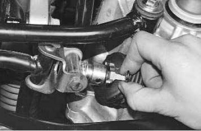 Как снять вилку переключения передач Replacing the transmission control rods (Kia Spectra 2000-2009: Transmission: Ca