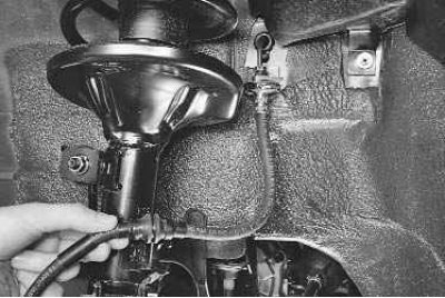 1. Снимите левое переднее колесо.