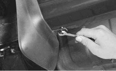 Вам потребуются: ключ «на 10», отвертка с крестообразным лезвием.