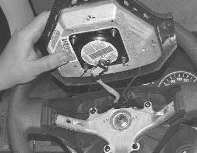 На автомобиле установлена дополнительная система пассивной безопасности (SRS), которая разработана…