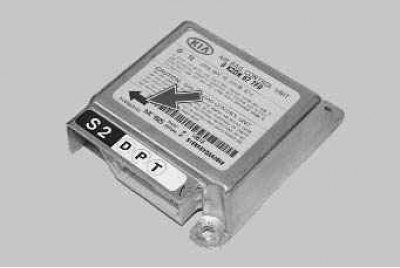 Примечание. Так выглядят основные элементы ремня безопасности с преднатяжителем: 1 – кронштейн…