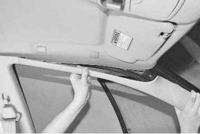 1. Опустите стекла передних дверей.