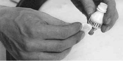 10. Установите окантовку на новое стекло.