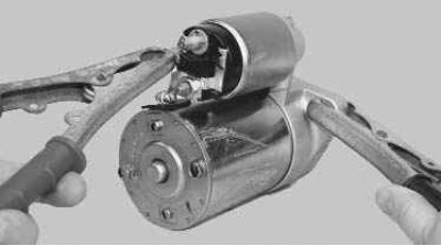 2. Проверните шестерню привода. Шестерня должна легко проворачиваться относительно ступицы муфты в…