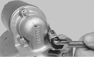 2. ...и отсоедините от него шину.