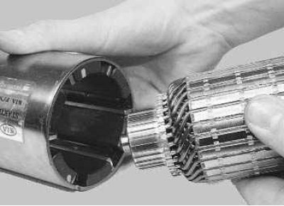 13. Снимите щеткодержатель...