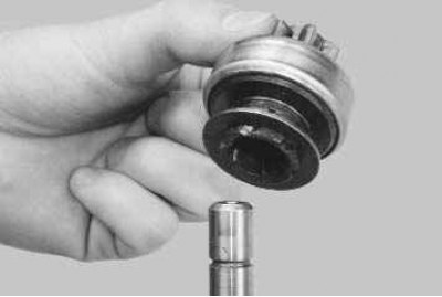 18. Снимите с вала якоря ограничительное кольцо...