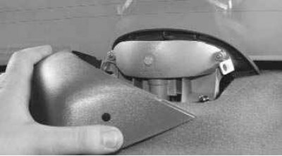 6. Аналогично снимите второй пистон, расположенный с другой стороны...