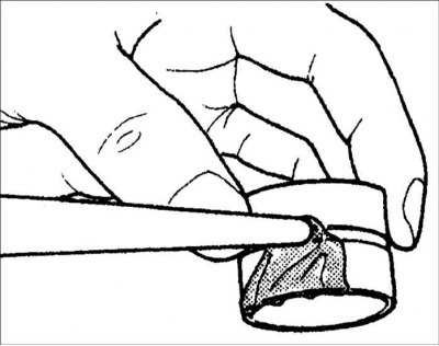 11. Нанесите тонкий слой моторного масла на боковую поверхность гидравлических компенсаторов…