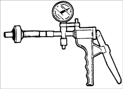 3. Подсоедините вакуумный насос, как показано на рисунке, создайте разрежение в вакуумной камере и…