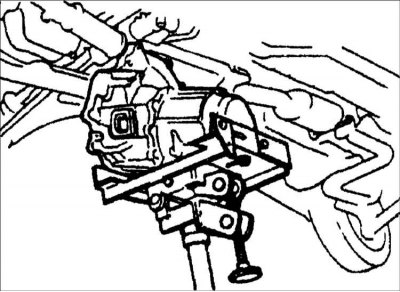 5. На домкрате поднимите коробку передач и установите ее под автомобилем. Медленно поднимая и…