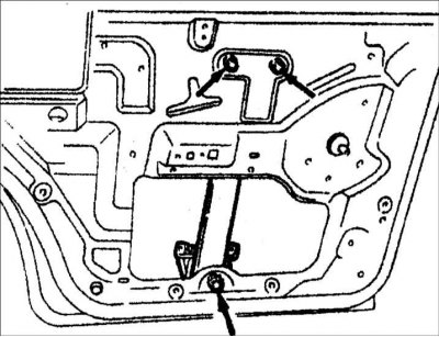 6. Выверните болты крепления стеклоподъемника и извлеките стеклоподъемник через рабочее отверстие.