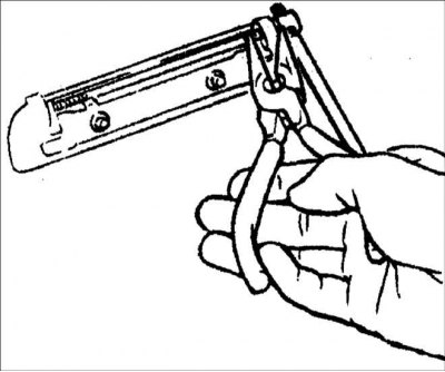 8. Снимите наружную ручку.