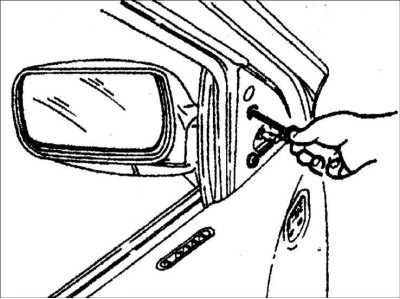 2. Снимите внутреннюю накладку зеркала.