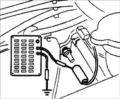 2. Подключите красный провод специального инструмента к разъему, а черный провод соедините с…