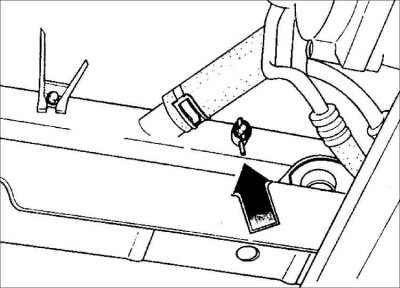 1. Отсоедините провод от отрицательной клеммы аккумуляторной батареи.