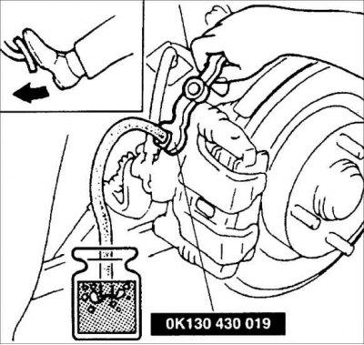 4. Проверьте уровень тормозной жидкости, который должен находиться между метками MAX и MIN…