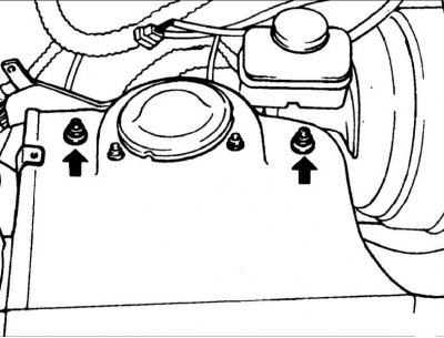 3. Съемником выдавите цапфу шарового шарнира из гнезда верхнего рычага.