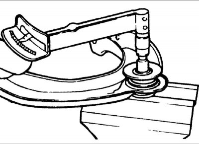2. Проверьте верхний рычаг на наличие изгиба или поломок.