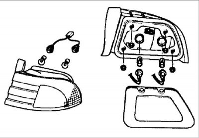 4. Отсоедините от фонаря электрический разъем.