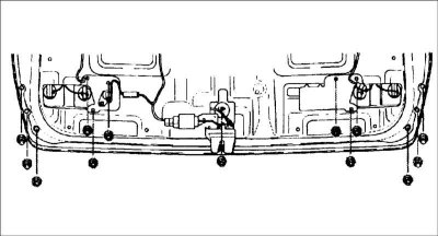 Выверните один винт с внешней стороны крышки багажника.