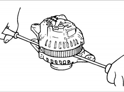 1. Выверните четыре стяжных болта.