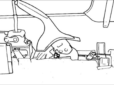 Выключатель положения стояночного тормоза толчкового типа, расположен под рычагом стояночного…