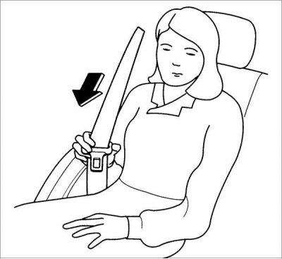 1. Крепко возьмите в руки пряжку и замок ремня.