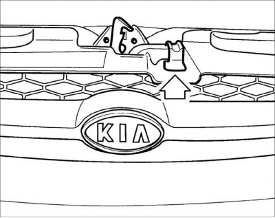 1. Находясь в автомобиле, потяните за рукоятку замка капота, расположенную в левом нижнем углу…