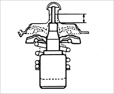 2. На нитке подвесьте термостат в прозрачном сосуде с водой.