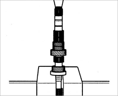 3. Установите шестерню 4-ой передачи.