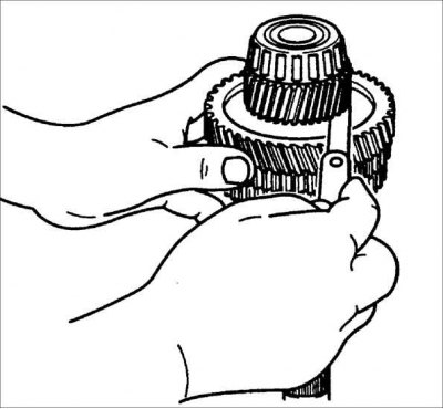 Зазор шестерни 1-ой передачи