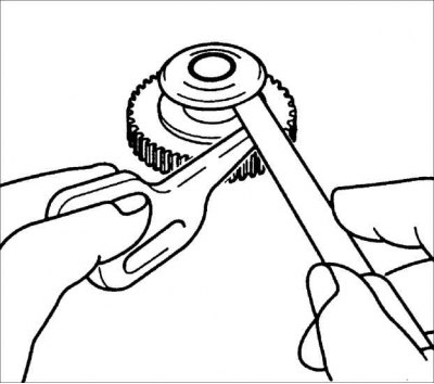 1. Визуально проверьте состояние зубьев шестерни на отсутствие повреждений, износа и трещин.