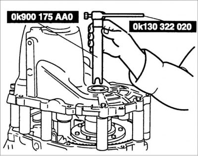 7. Поверните в обратном направлении до устранения зазора.