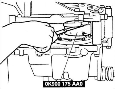 10. Снимите приспособление OK130 322 020.